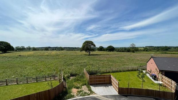 5 bedroom detached house to rent - Photo 1