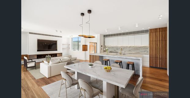 Almost Brand-New Luxury Townhome with Spectacular Harbour Views - Photo 1