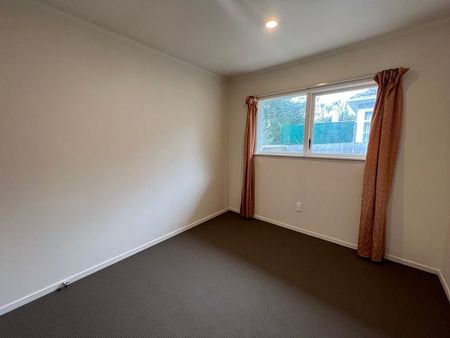Three bedroom unit for rent - Photo 3