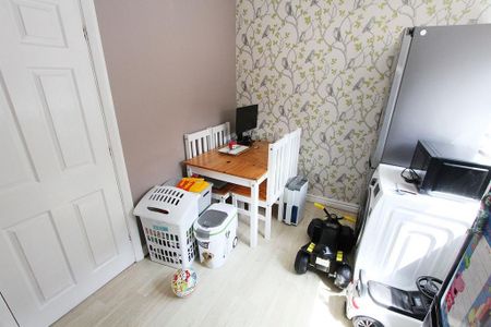 2 bedroom semi-detached bungalow to rent - Photo 3