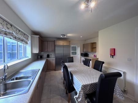 Galingale View, Newcastle-under-Lyme, ST5 - Photo 2