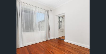 Great sized apartment moments to Coogee Beach - Photo 4