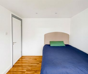 1 bedroom Flat To Let - Photo 2