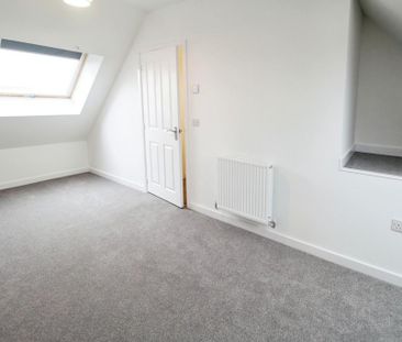 3 bedroom end of terrace house to rent - Photo 3