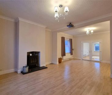 3 bedroom end of terrace house to rent - Photo 2