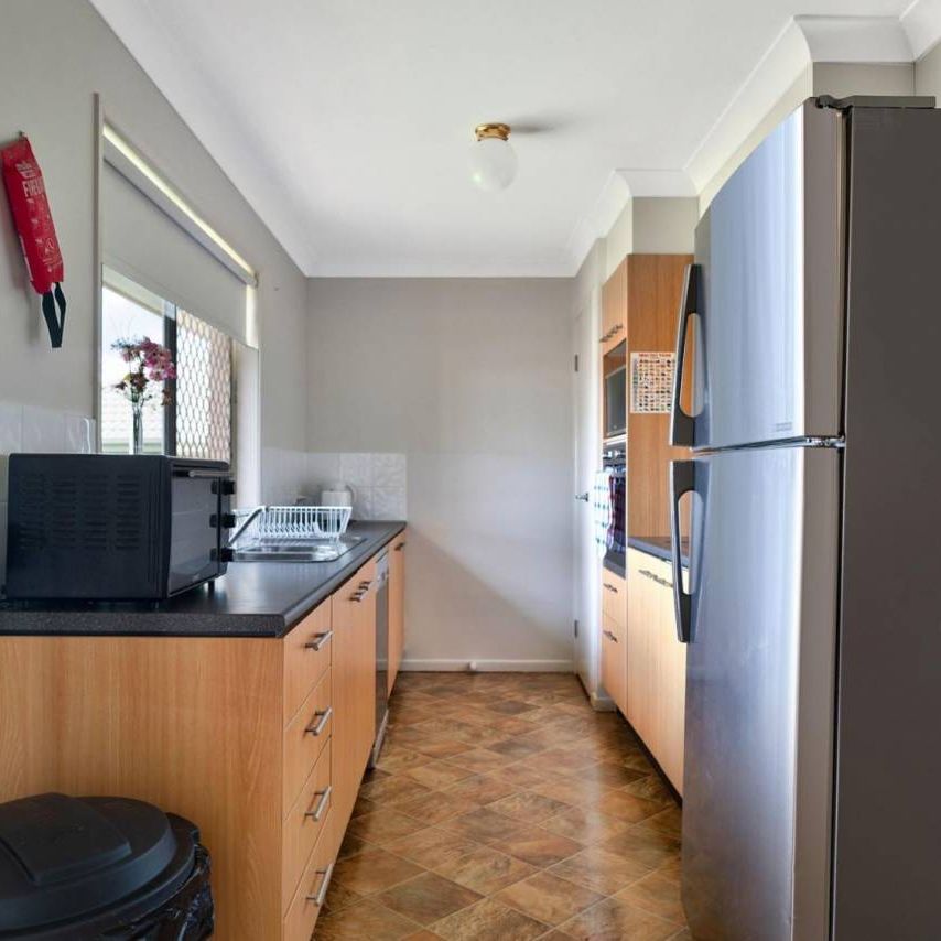 Family Home in Glenvale! - Photo 1
