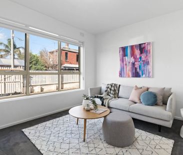 Bright One-Bedroom Apartment in Prime Carlisle Street Location - Photo 2