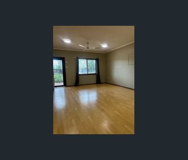 Charming 3 Bedroom Home! - Photo 2