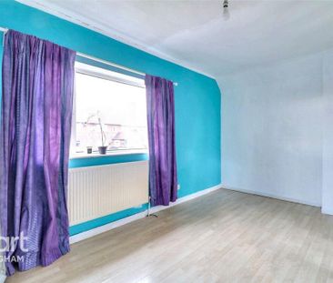 3 bedroom end of terrace house to rent - Photo 4