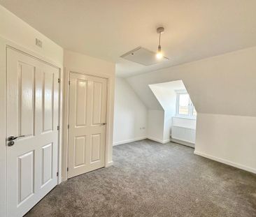 4 bedroom end of terrace house to rent - Photo 3