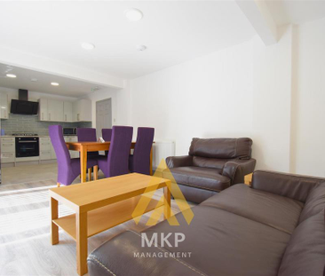 5 bedroom end of terrace house to rent - Photo 1