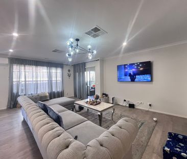 Elegant Home Designed for Comfort, Style, and Functionality - Photo 2