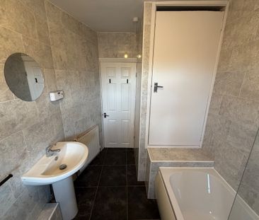 Flat Above 12 Askern Road, Bentley , Doncaster, DN5 - Photo 6