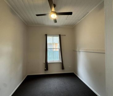 CLOSE TO THE HOSPITAL - CUTE COTTAGE - Photo 4