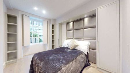 Elegant Two-Bedroom Mews Home in the Heart of Marylebone  W1 - Photo 2