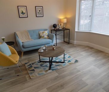 3 bedroom Flat To Let - Photo 1