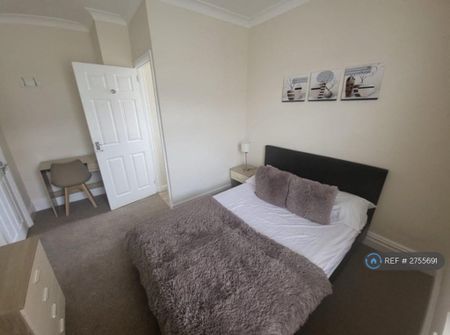 1 bedroom in a house share to rent - Photo 5