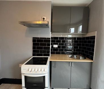 1 Bed Flat, Hothfield Road, CH44 - Photo 2