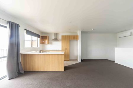 Modern 2-Bedroom Townhouse - The Perfect Lock-Up and Leave - Photo 2