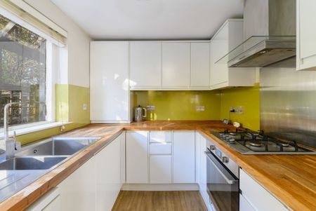 3 bedroom semi-detached house to rent - Photo 3