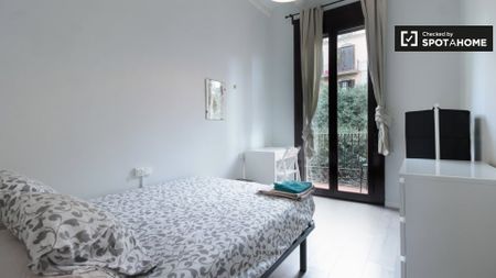 barcelona, Catalonia 08015 - Photo 4