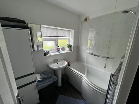 3 bedroom semi-detached house to rent - Photo 5