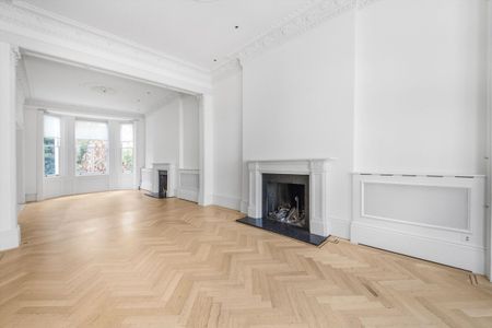 Five Bedroom family home to let in Kensington, W8. - Photo 3