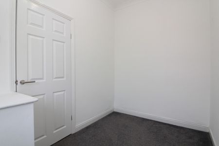 2 Bedroom Mid Terraced House - Photo 4