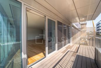 Apartamento T3 com varanda, novo, com vista mar, em Vila Nova de Gaia