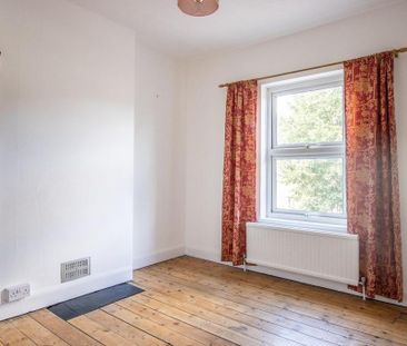 2 bedroom end of terrace house to rent - Photo 2