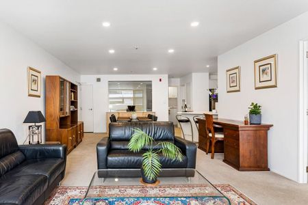 Fully Furnished Executive 2-Bedroom Apartment - Photo 4