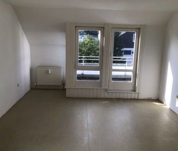 Frisch teilrenovierte 2-Zimmer-Dachgeschosswohnung in Weinsberg mit... - Foto 1