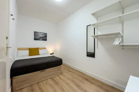 Carrer del Rosselló, Barcelona, Catalonia 08008 - Photo 2