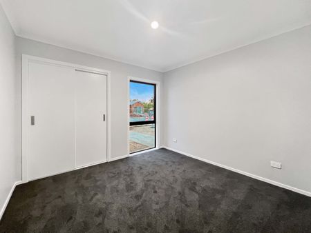 Modern home in Paraparaumu - Photo 5