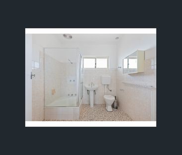 Immaculate Upstairs Unit in Convenient Location - Photo 5
