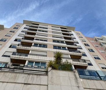 4 room luxury Apartment for rent in Lisbon, Portugal - Photo 4