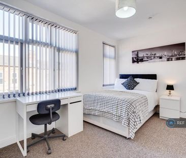 1 bedroom in a house share to rent - Photo 3