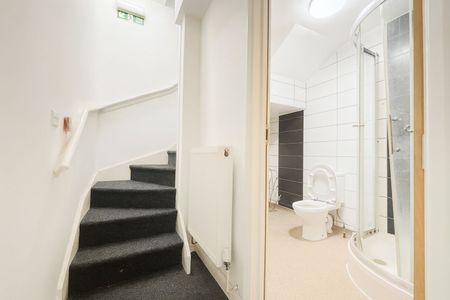 Double Room To Let - HP12 - Photo 5