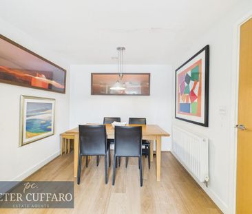 3 bedroom end of terrace house to rent - Photo 2