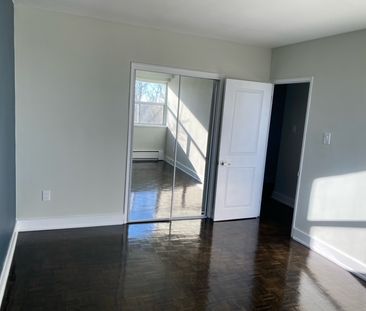 Renovated 2 Bedroom with Amazing Lake Views - Photo 2