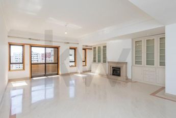 Apartamento T4 em Lisboa