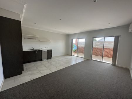 Perfect location & Convenient Living - Photo 3