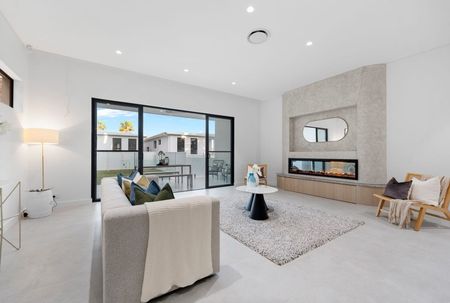 Brand New 5 Bedroom Duplex - Photo 2