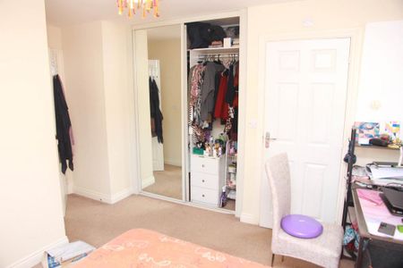 3 bedroom semi-detached house to rent - Photo 3