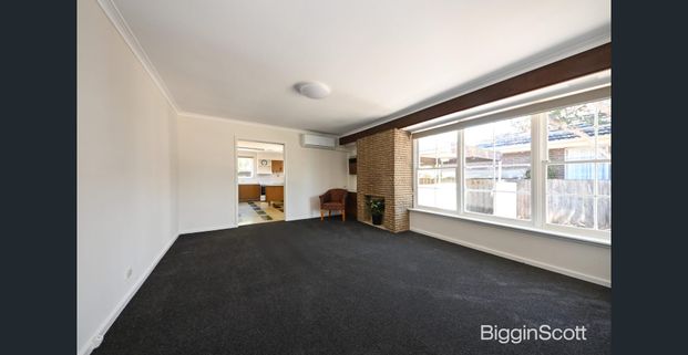 Bright and Spacious Burwood East Home in a Premier Location - Photo 1