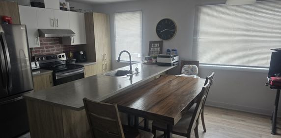 Logement 5 1/2 à Louer - Photo 2