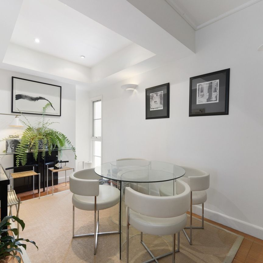 Modern Urban Living Opposite Lush Gardens - Photo 1