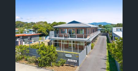 NEW RENTAL - Bright, Light & Convenient - Photo 2