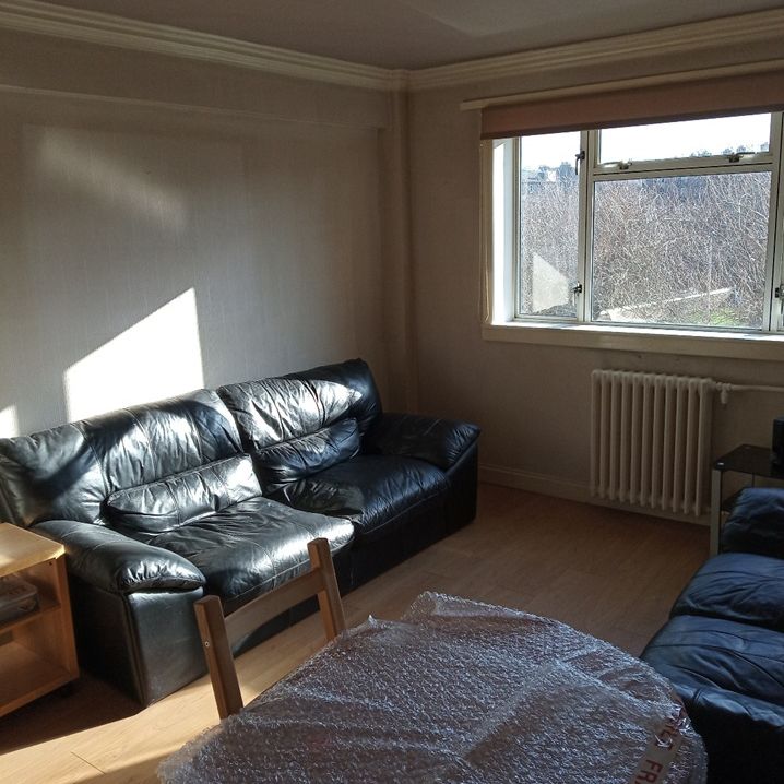 Room in a Shared Flat, Westfield Court, EH11 - Photo 1