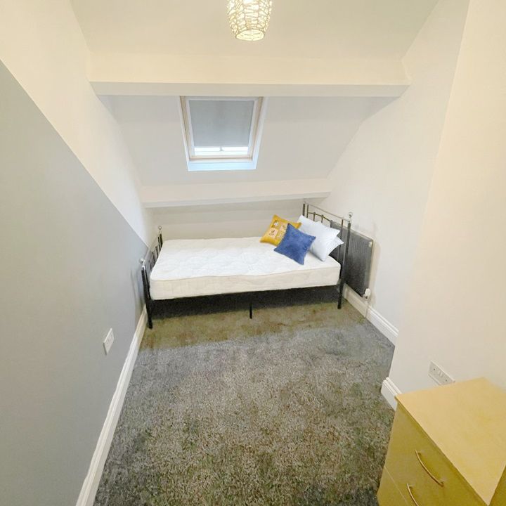 Room in a Shared House, Far Gosford Street, CV1 - Photo 1